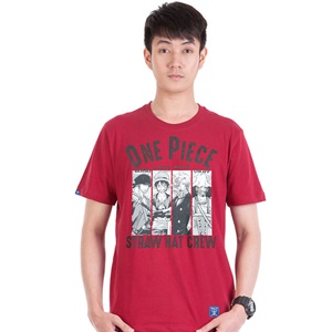 DOP-807-RE-M เสื้อยืดวันพีซ ลาย Luffy & Friends แดง DOP-807-RE-M เสื้อยืดวันพีซ ลาย Luffy & Friends แดง
