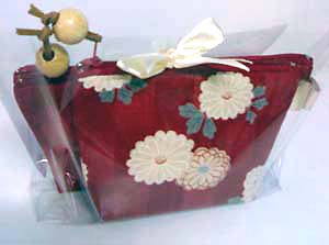 กระเป๋าสตรี : กระเป๋าชุด ลายดอกซากุระสีขาวพื้นแดงมีลายในตัวผ้า 0