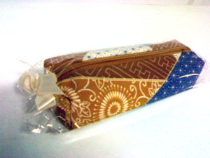 กระเป๋าสตรี : กระเป๋ากล่อง ลายเส้นประทรงเรขาคณิตสไตล์ญี่ปุ่น โทนสีน้ำตาล ทอง ฟ้า บนพื้นสีครีม 0