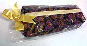 กระเป๋าสตรี : กระเป๋ากล่อง ลายดอกเบญจมาศสีม่วงดอกเล็ก ๆ พื้นดำ 0