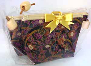 กระเป๋าสตรี : กระเป๋าชุด ลายดอกเบญจมาศสีม่วงดอกเล็ก ๆ พื้นดำ 0